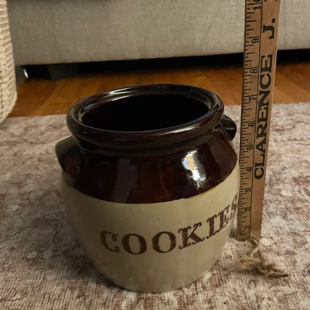 Vintage Brown and Cream Cookie Jar - Classic Kitchen Storage